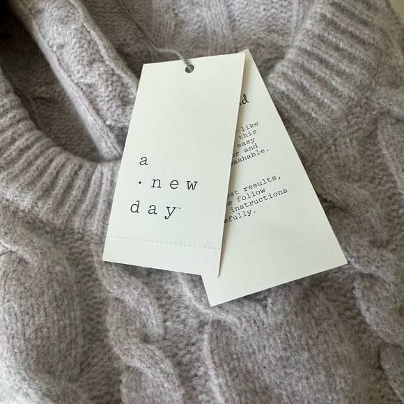A New Day Cropped Crewneck pullover sweater - Picture 6 of 7